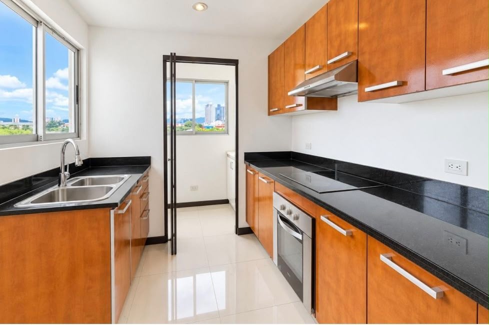 Apartamento en venta con espectacular vista en Condado del Parque, La Sabana 3