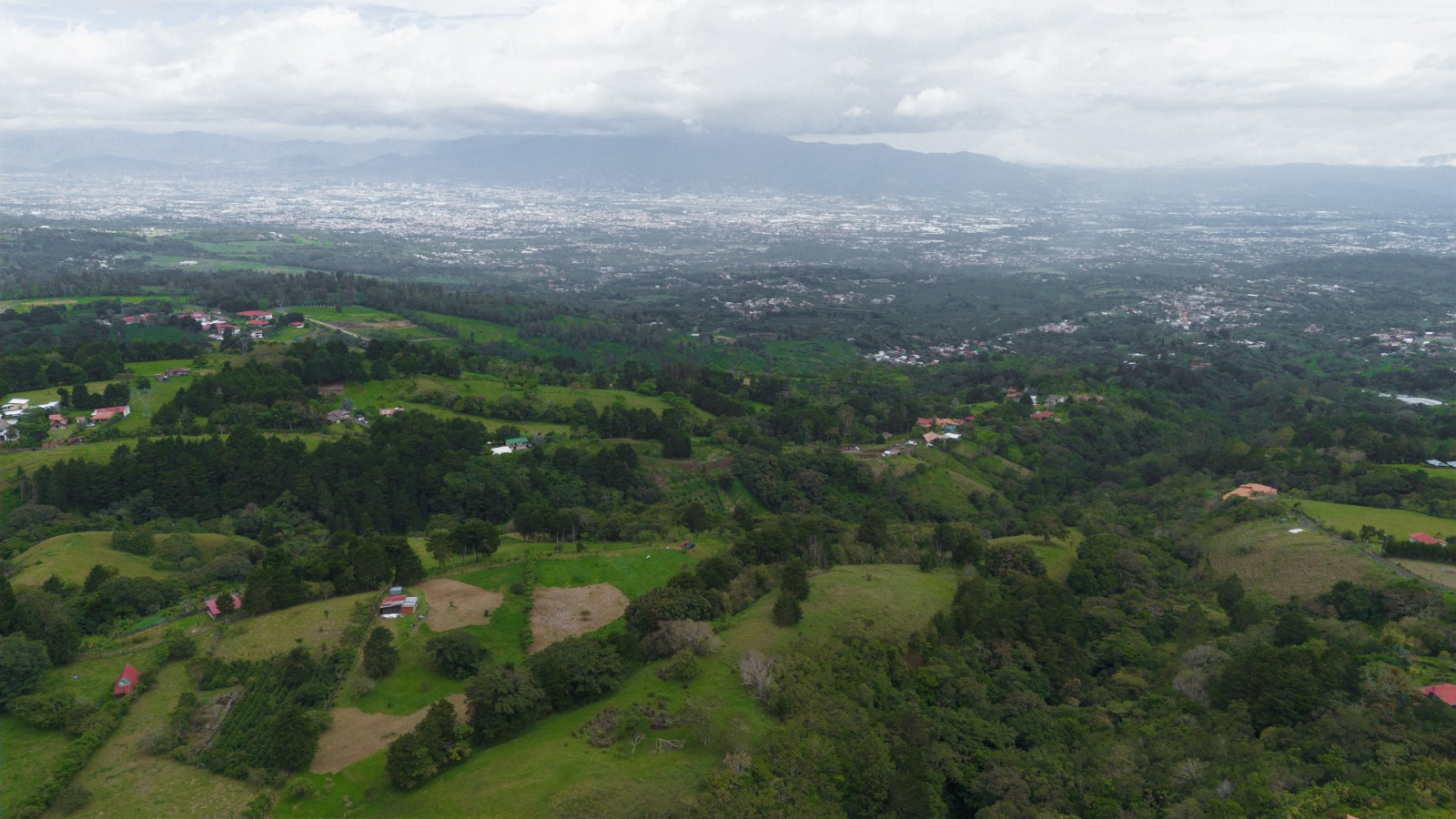 Amplia propiedad en Santo Domingo de Santa Bárbara de Heredia 6