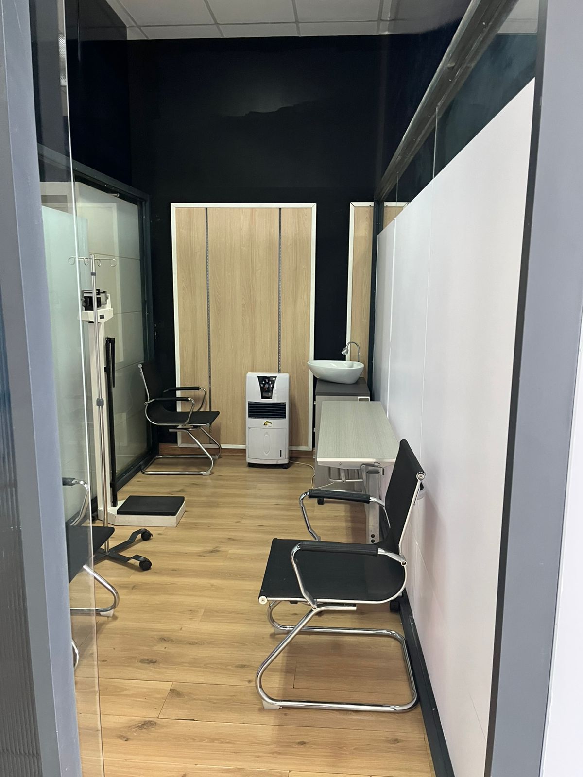 Local comercial en Rohrmoser, Pavas — 256 m² con parqueos 6