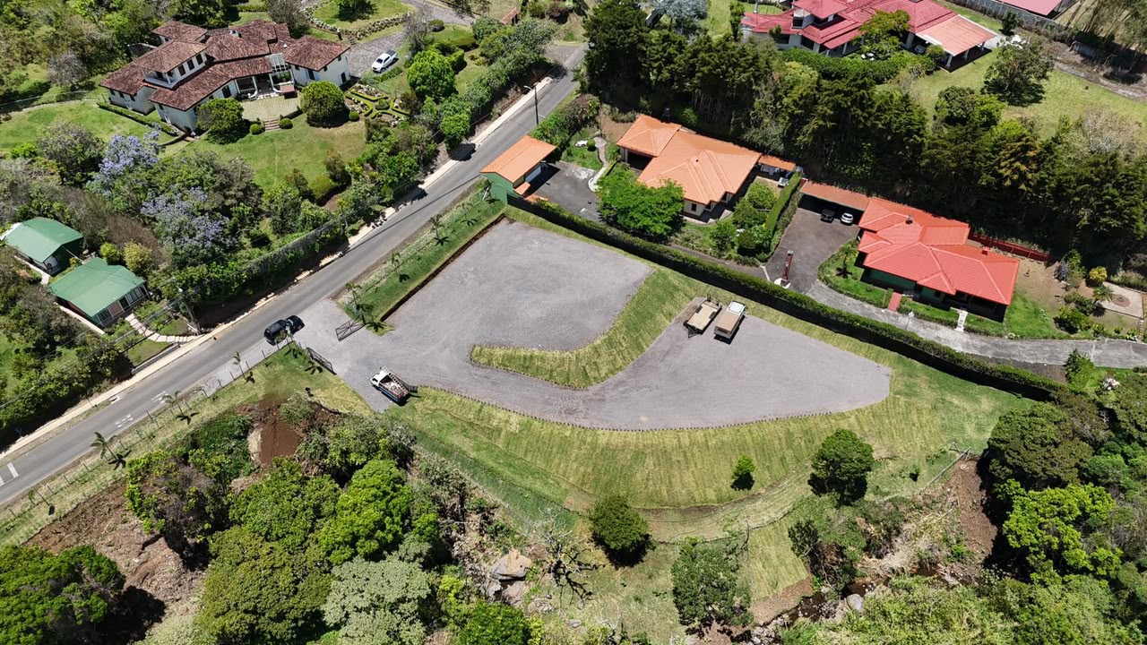 Terreno con potencial de desarrollo en San Isidro de Heredia 4