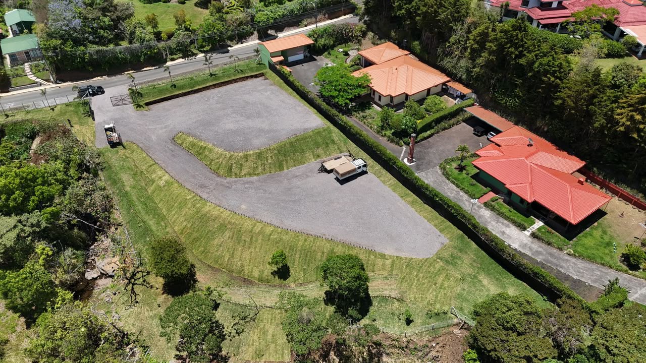 Terreno con potencial de desarrollo en San Isidro de Heredia 2