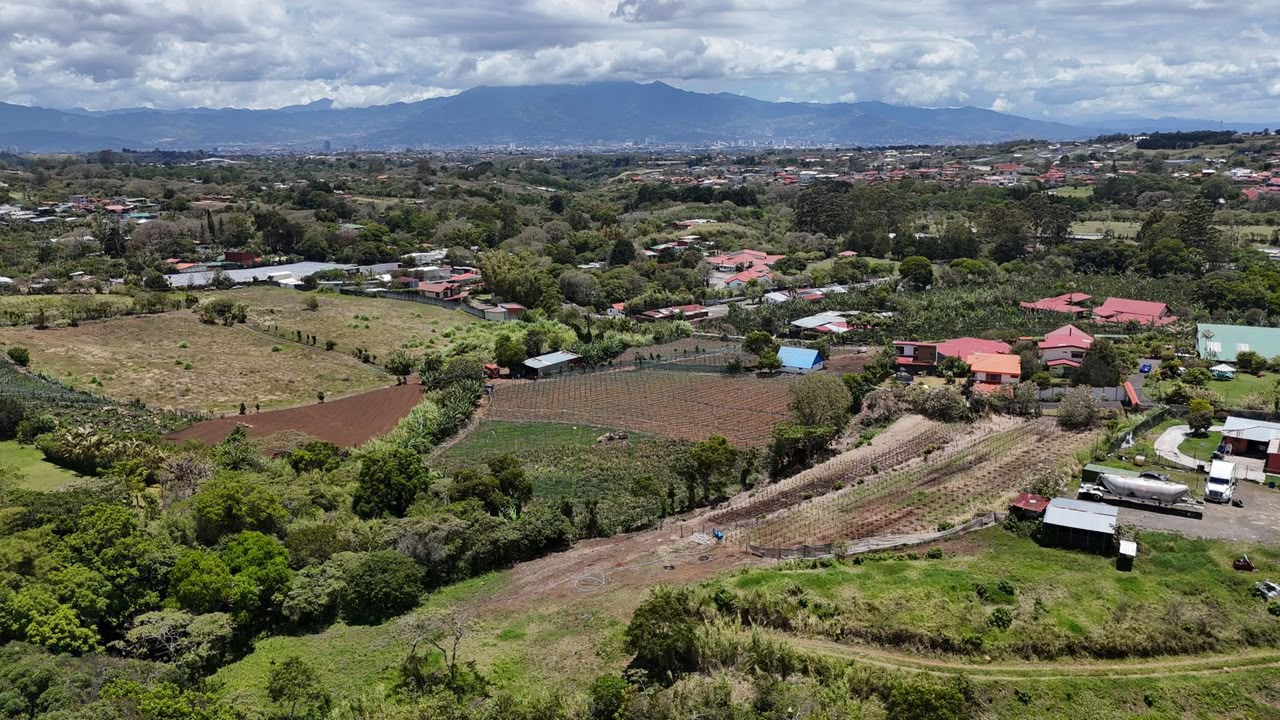 Terreno con potencial de desarrollo en San Isidro de Heredia