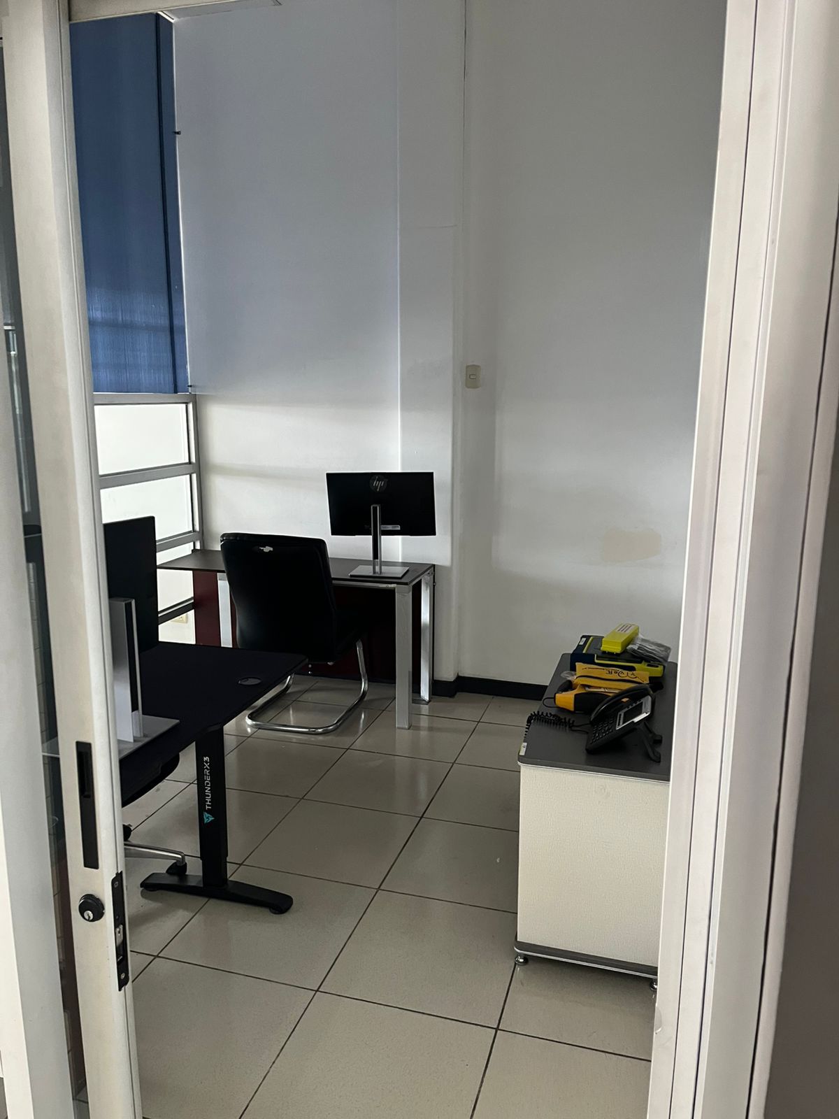 Local comercial en Rohrmoser, Pavas — 256 m² con parqueos 7