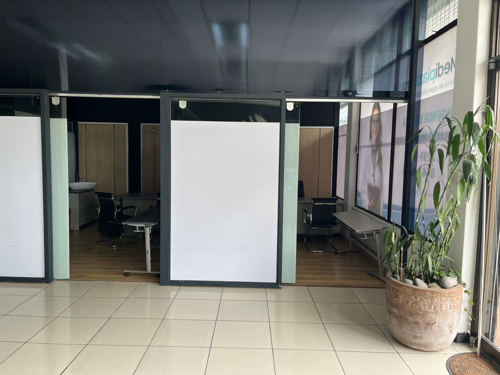 Local comercial en Rohrmoser, Pavas — 256 m² con parqueos 4