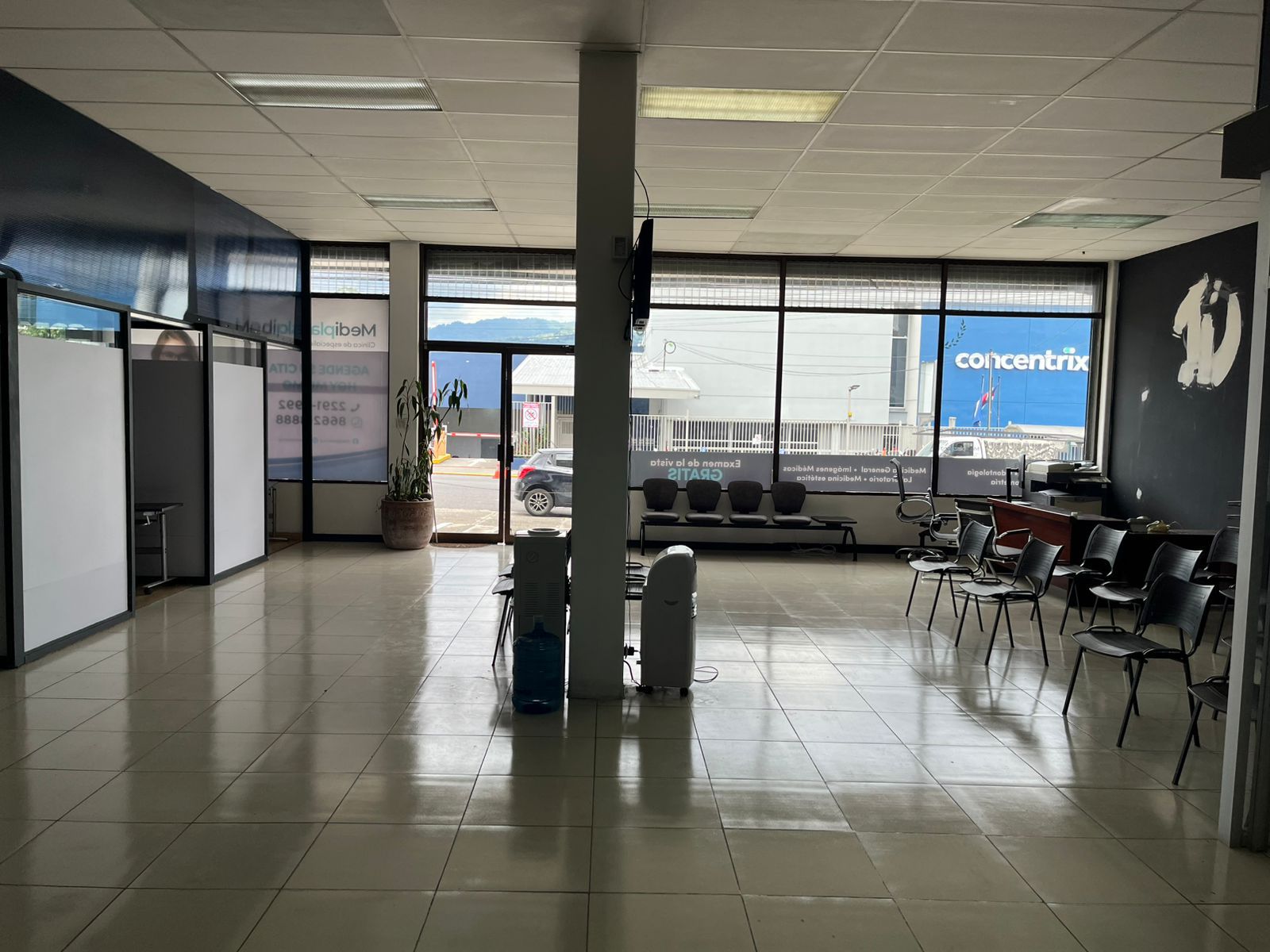 Local comercial en Rohrmoser, Pavas — 256 m² con parqueos